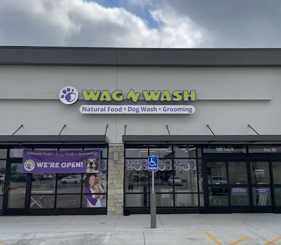 Wag N' Wash Natural Pet Food & Grooming - Image 1