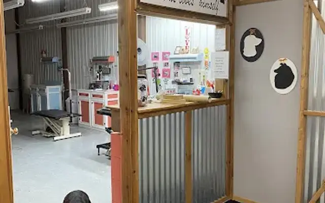 Shampoochie Dog Salon in Niles, MI