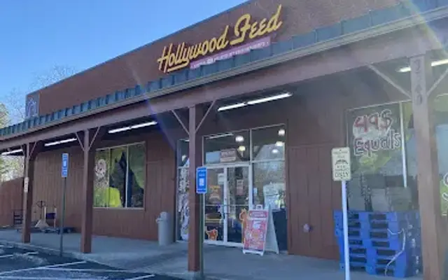 Hollywood Feed in Cumming, GA