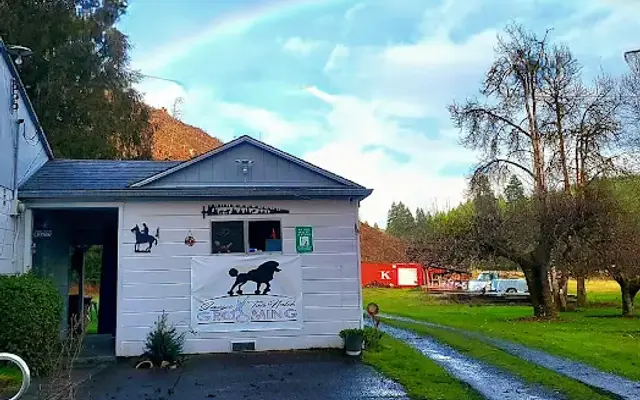 Lacy's Top Notch Grooming in Cheshire, OR