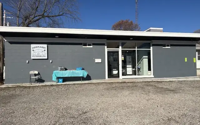 Pawkamp Pawwash in Petersburg, IL