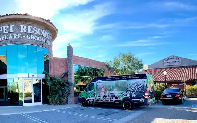 Evergreen Animal Care Center in Newhall, CA