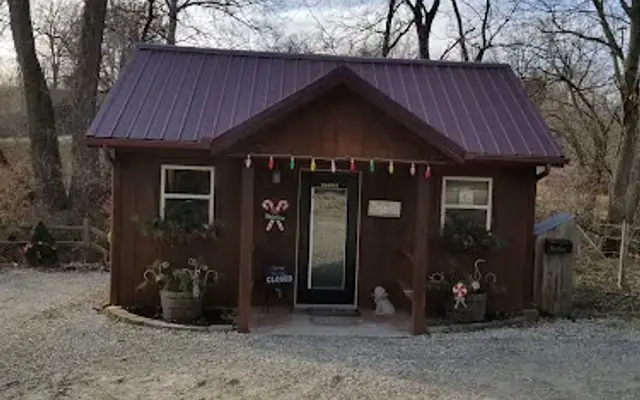 Canine Cottage in Lewistown, IL