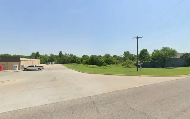 BowWowMeow, LLC in Harrah, OK
