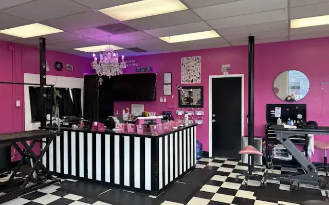 Wags N' Whiskers Pet Boutique Pet Grooming in Battle Ground, WA