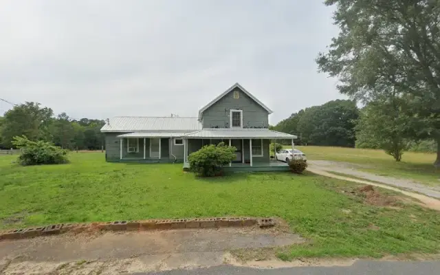 Lauren’s dog grooming shed former pawz on main in Pacolet, SC