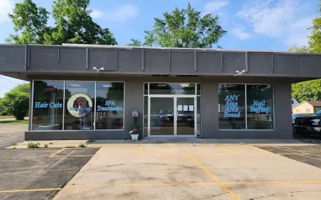 Mutts & Cuts in Oregon, IL