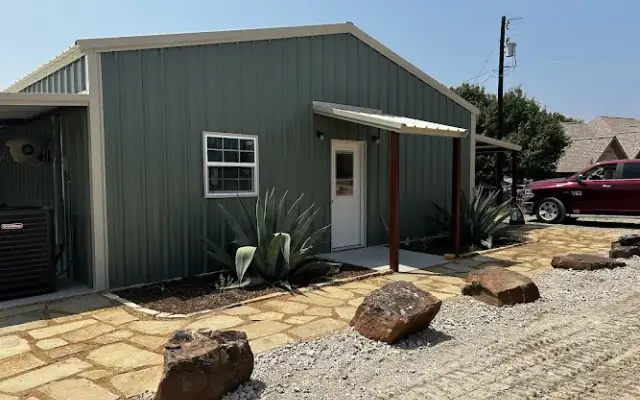 RUSTIC PAWS RESORT in Aledo, TX