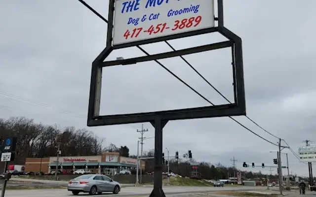 Mut Hut in Neosho, MO