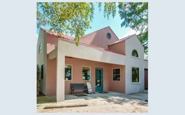Riverside Veterinary Hospital in Mandeville, LA