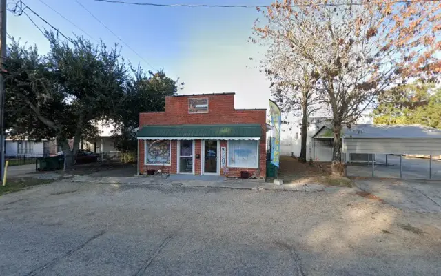 Doggie Den in Bogalusa, LA