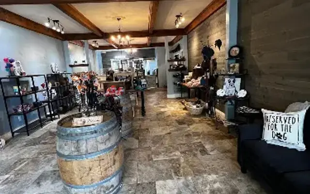 Le Pooch Spa & Boutique in Stayton, OR