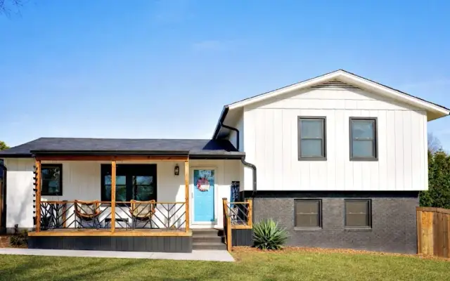 Horses & Hounds LLC in Easley, SC