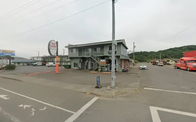 Bark Bath & Beyond in Reedsport, OR