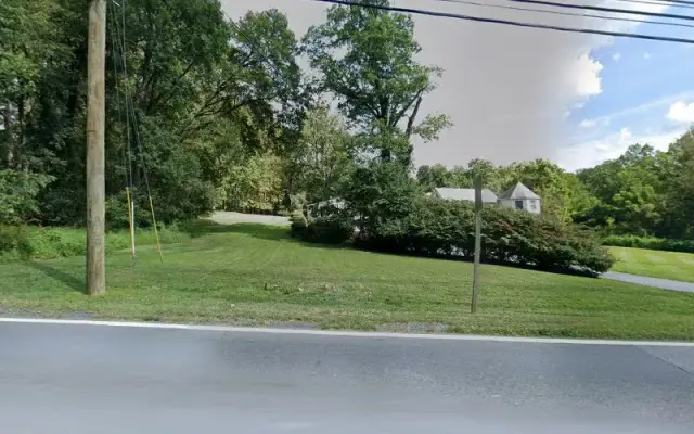 Linda's Dog Design in Brookeville, MD