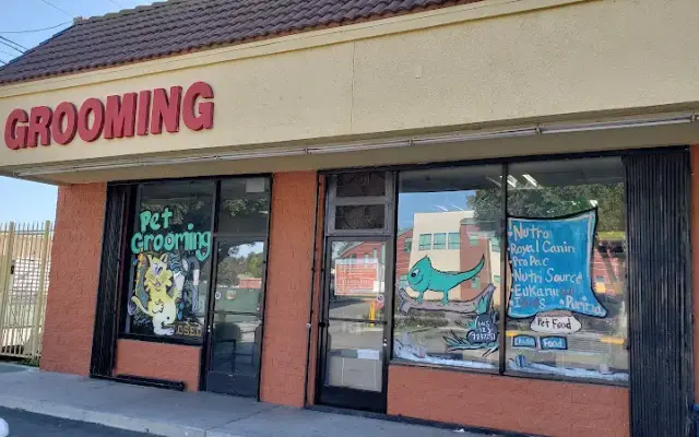 Royal Pet Center in Lynwood, CA