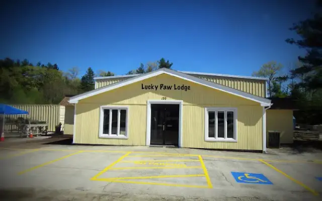 Lucky Paw Lodge in North Oxford, MA
