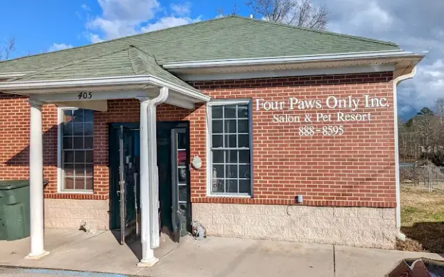 Four Paws Only in Seneca, SC