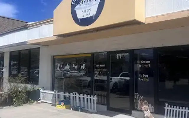 Topcoat 'n Tails Inc in Naples, FL