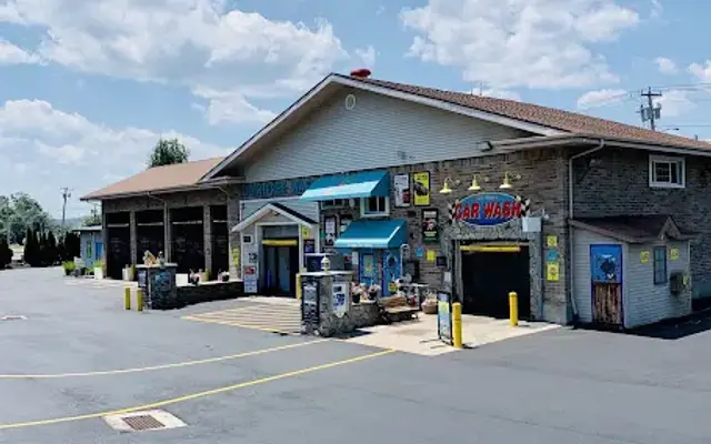 Buggy Car Wash and The Barking Bath in North Haven, CT