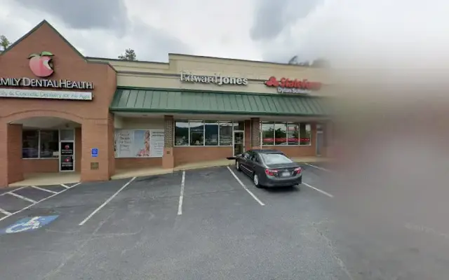 Pet Supplies Plus University Square Grooming in Greenville, SC