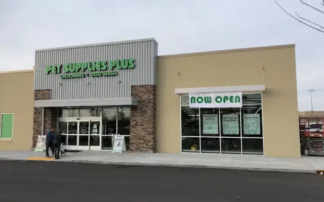 Pet Supplies Plus Waukesha in Waukesha, WI