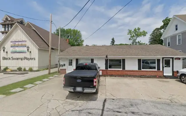 Grooms to Dye Fur in Bowling Green, OH