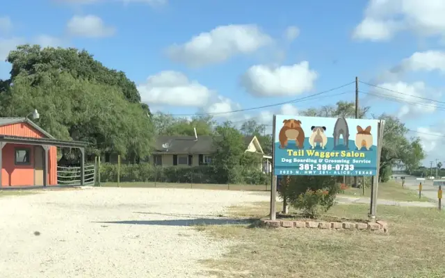 Tail Wagger Salon in Alice, TX