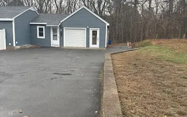 deHart Pet Styling in Groveland, MA