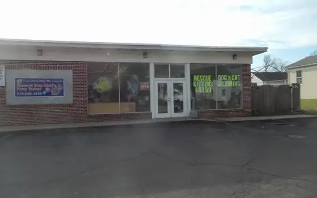 Fins Feathers Paws & Claws in Harleysville, PA