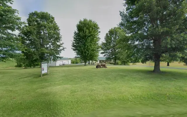 Dollys doggie den pet boarding and grooming in Sparta, KY
