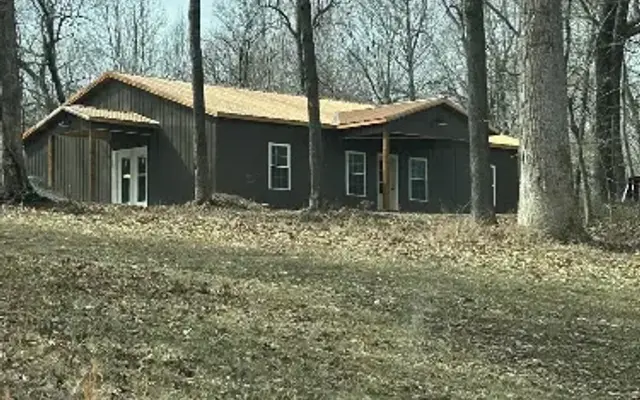 Sandy Hill Boarding & Grooming LLC in Manitou, KY