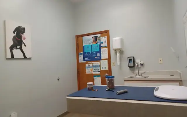 VCA Paw Prints Animal Hospital in Lafayette, IN