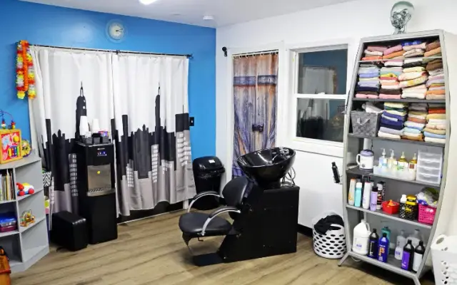 Heads Or Tails Salon in Coloma, MI