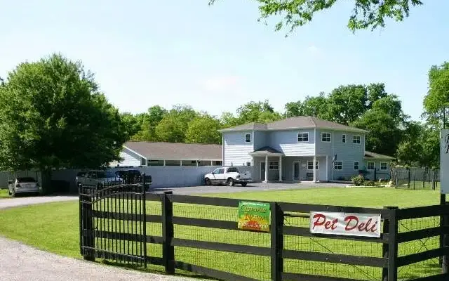 Parkland Kennel in Richmond, TX