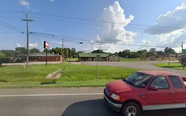 Clip N'Dip in Paris, TX