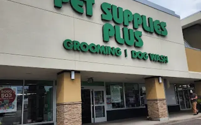 Pet Supplies Plus Roseville in Roseville, MN