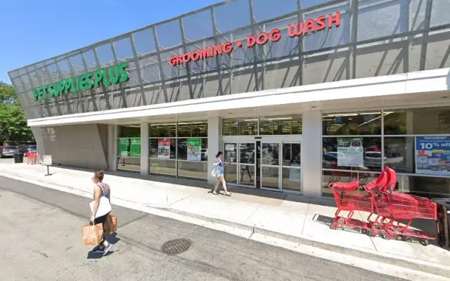 Pet Supplies Plus N. Lincoln Grooming in Chicago, IL