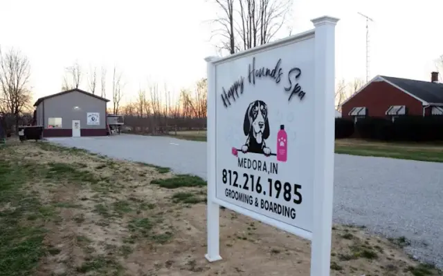 Happy Hounds Spa, LLC in Medora, IN