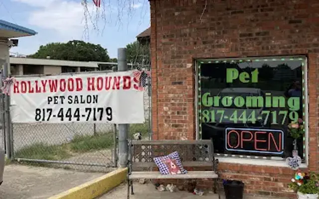 Hollywood Hounds Pet Salon in Azle, TX