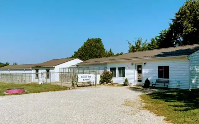Rocky Top Kennel, LLC in Waynesville, MO