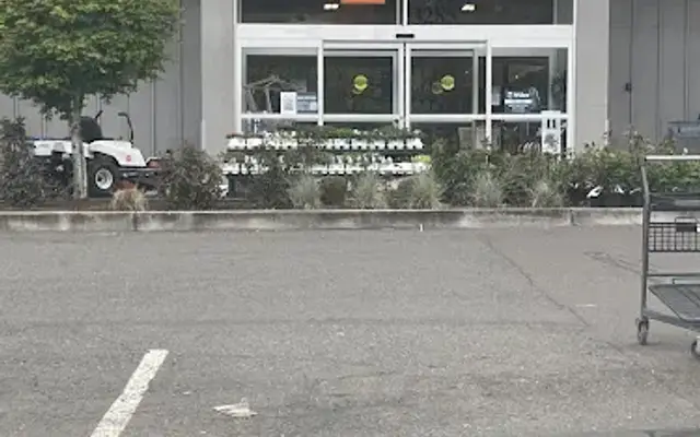 Wilco Farm Store in Salem, OR