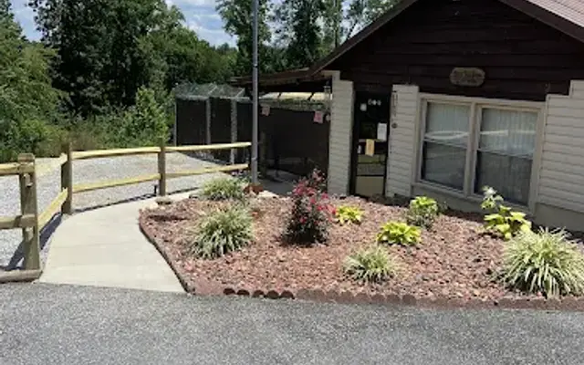 Happy Dog Kennel in Hudson, NC