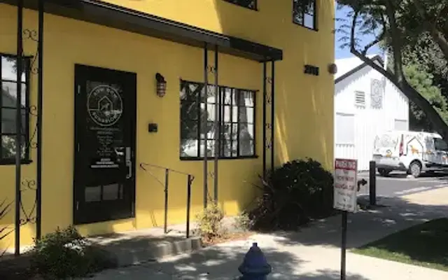 Bow Wow Bungalow in Burbank, CA