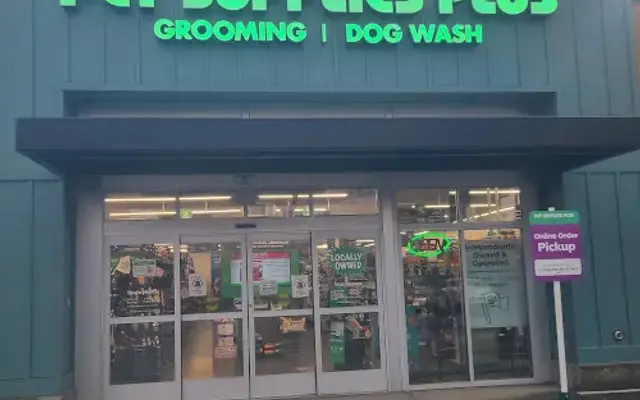 Pet Supplies Plus West Seattle in Seattle, WA