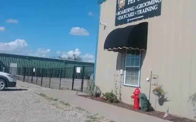 Scallywags Pet Resort, LLC in Tuttle, OK