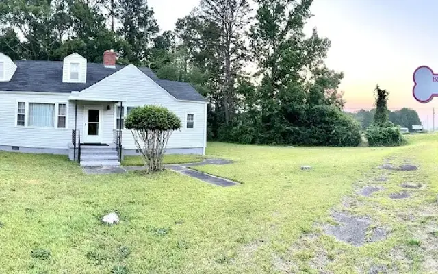 Bloomingtails Creek LLC in Lanett, AL