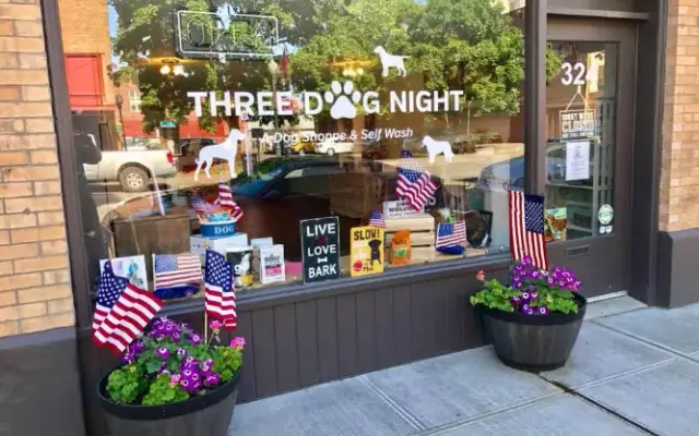 Three Dog Night - a Dog Shoppe & Self Wash in Centralia, WA
