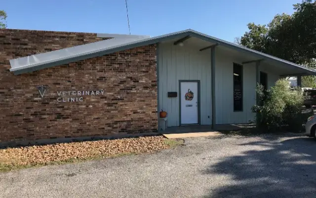 Star Hill Veterinary Clinic in Bellville, TX