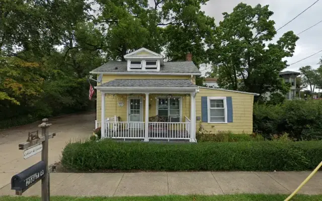 Collar & Leash in Twinsburg, OH